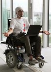 Благодаря новому устройству парализованные люди могут перемещаться
