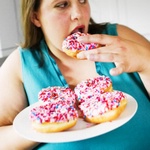 Ученые выяснили: тучным людям труднее бороться с аппетитом
