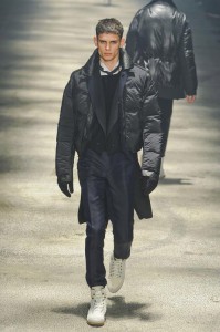 Стеганая куртка и классического покроя пальто в одном многослойном ансамбле. Показ коллекции Lanvin зима 2013