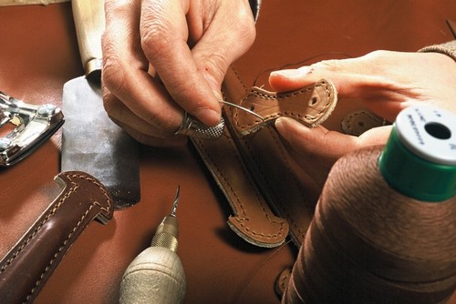 Как выполняется ремонт кожаных изделий