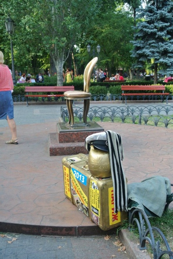 Памятник «12-й стул» в Одессе