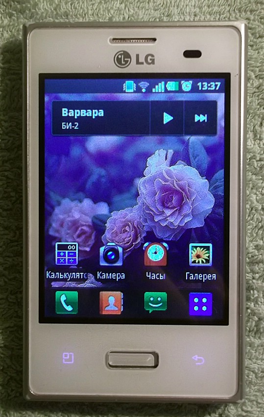 Смартфон LG E400