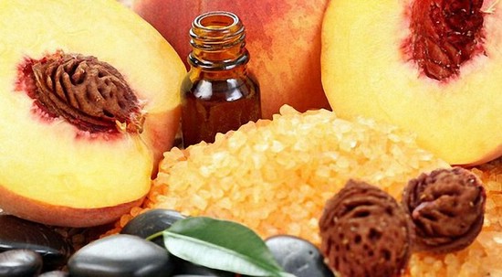 Персиковое масло для улучшения состояния ресниц