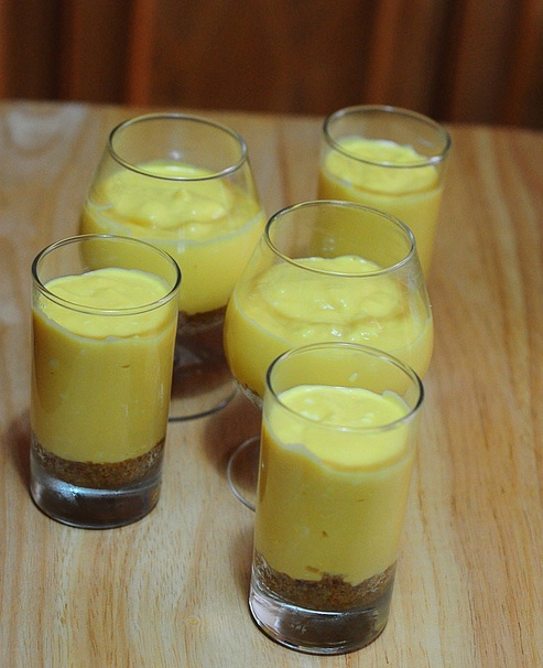 Творожный манговый пудинг без яиц и тепловой обработки