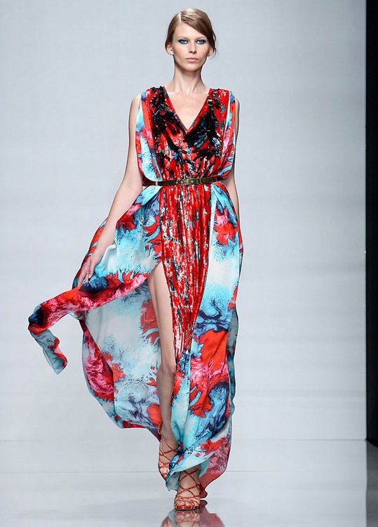 Модный тренд 2012 - платья и юбки с высоким разрезом