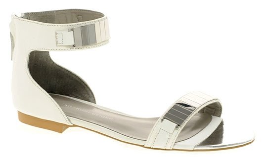 8 стилей обуви, на которую стоит обратить внимание в летнем сезоне 2012