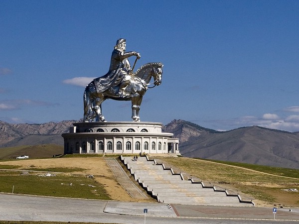 Монумент в честь Чингисхана