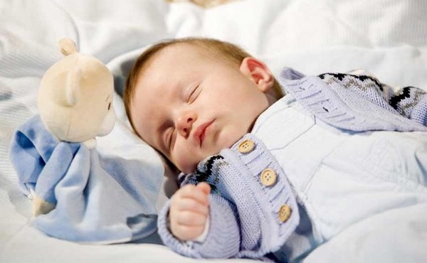Как приучить малыша спать в своей кроватке