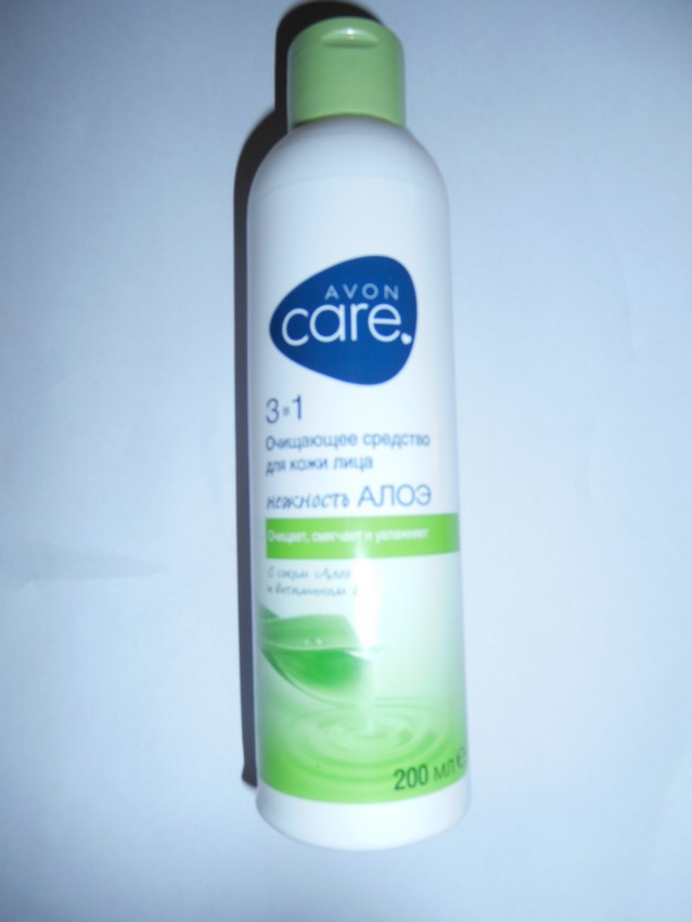 Очищающее средство для кожи лица Avon Care 3 в 1 Нежность алоэ с витамином Е