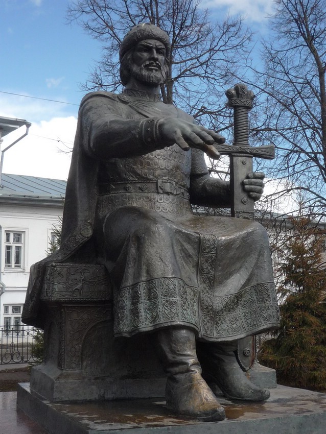Памятник основателю Костромы Юрию Долгорукому