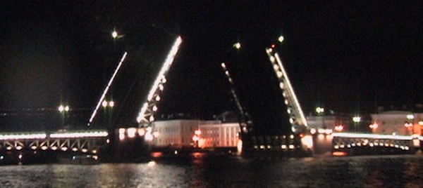 Экскурсия по ночному Санкт-Петербургу: разводные мосты
